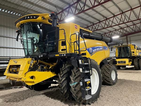 2023 New Holland CR8.90