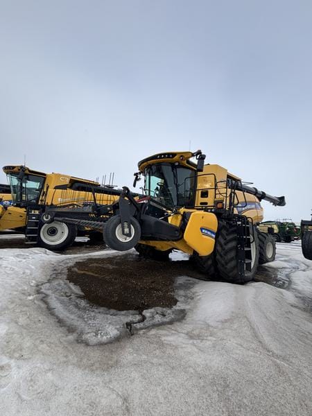 2022 New Holland CR8.90
