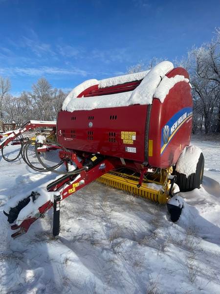 2021 New Holland RB560