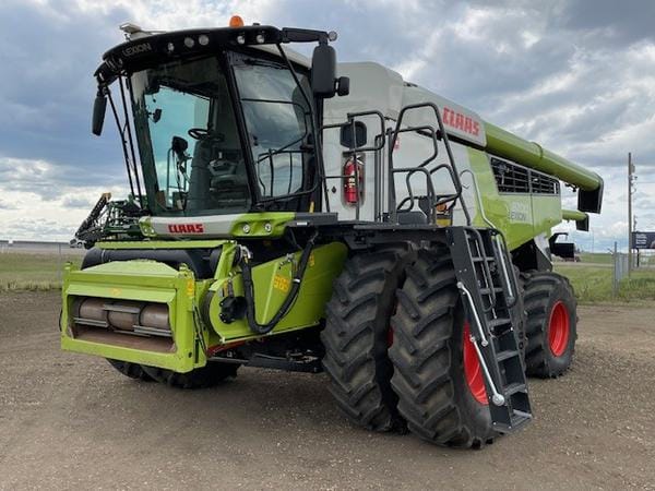 2022 Claas 8700