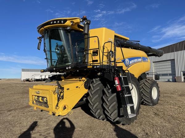 2022 New Holland CR8.90