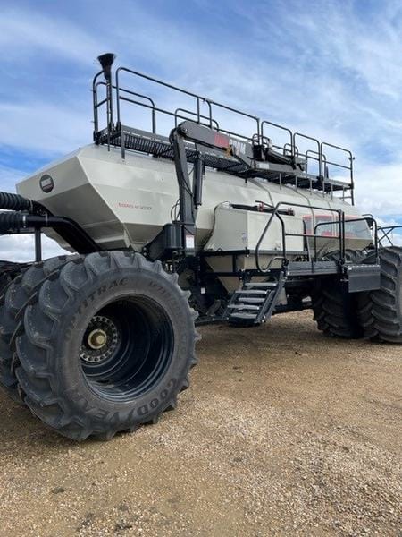 2022 Bourgault 3335-76