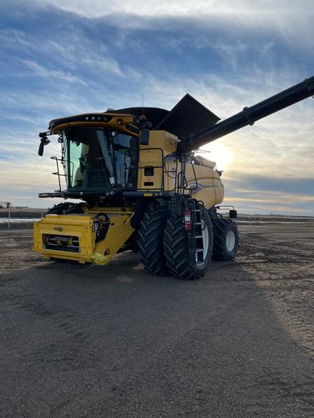 2025 New Holland CR9.90