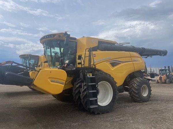 2025 New Holland CR8.90