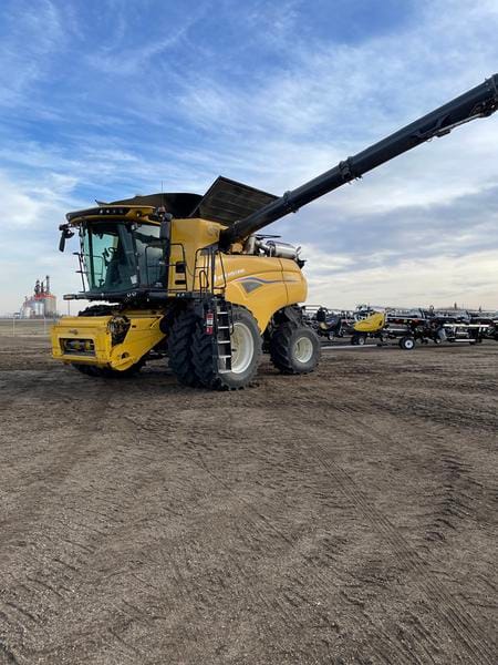 2025 New Holland CR9.90