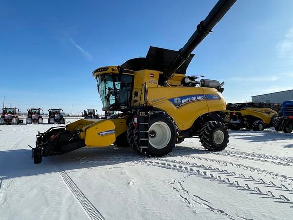 2022 New Holland CR8.90