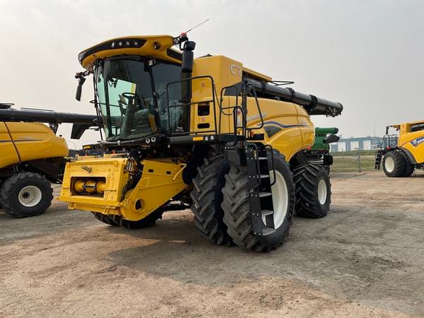 2025 New Holland CR8.90