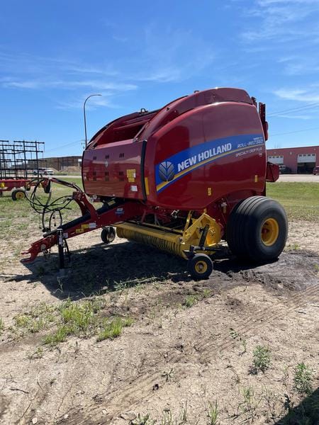 2020 New Holland RB560