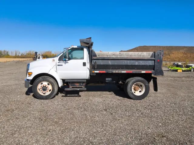 2004 Ford F750 DUMPTRUCK CAT C7 ONLY ***64000 MILES***
