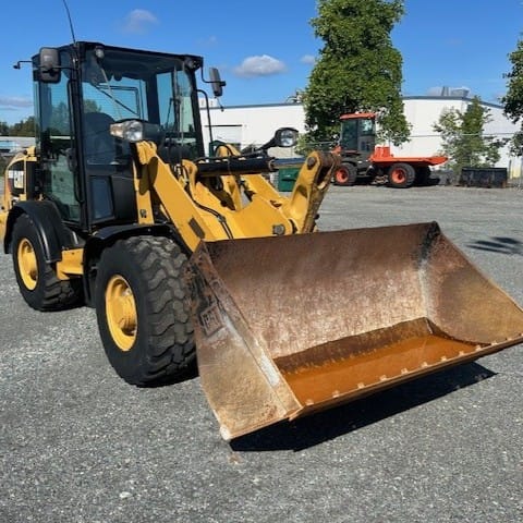 2017 CAT 906M
