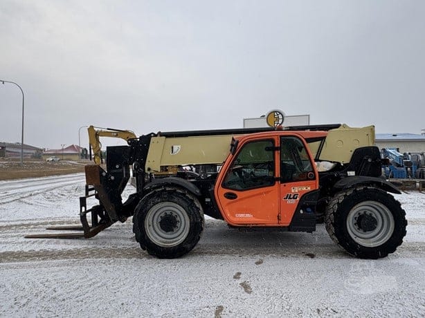 2018 JLG 1055