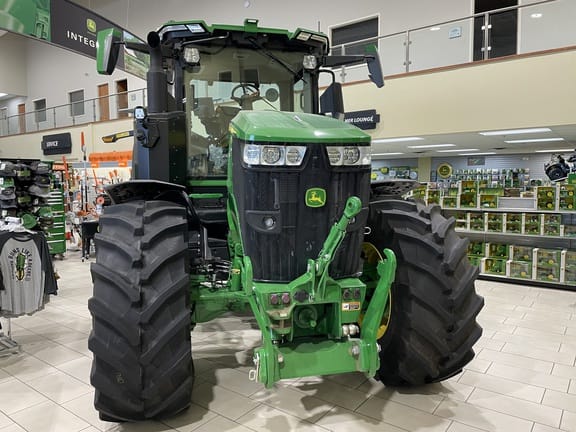 2023 John Deere 7R 250