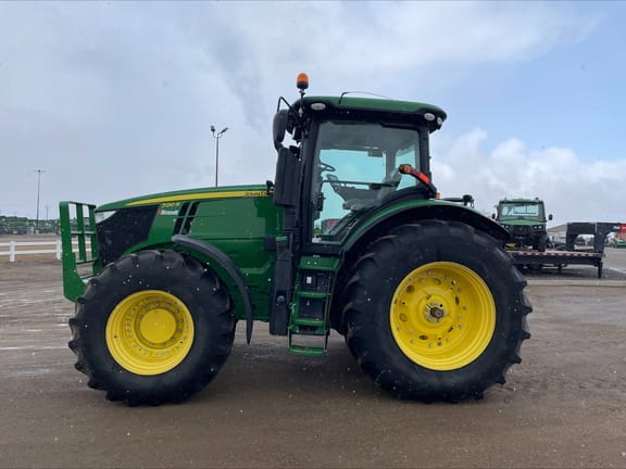 2017 John Deere 7210R