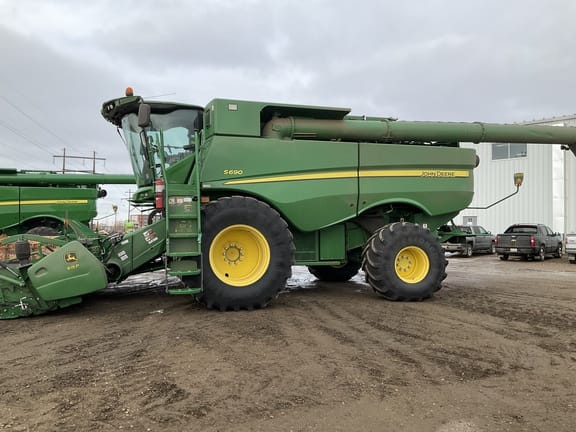 2016 John Deere S690
                                price reduced