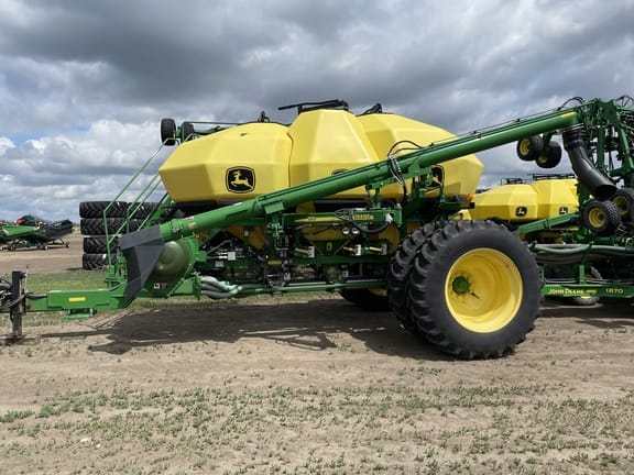 2016 John Deere 1870