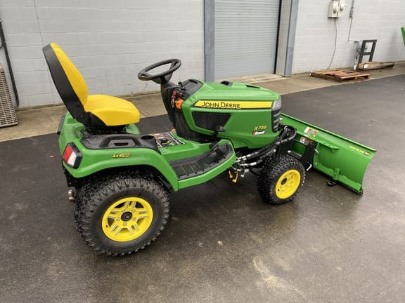 2023 John Deere X739