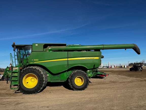 2012 John Deere S690