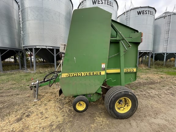1998 John Deere 566