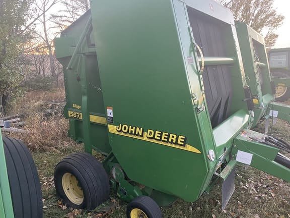 2001 John Deere 567