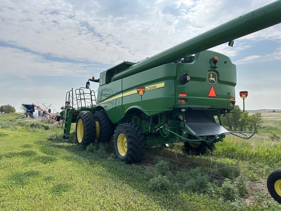 2013 John Deere S670