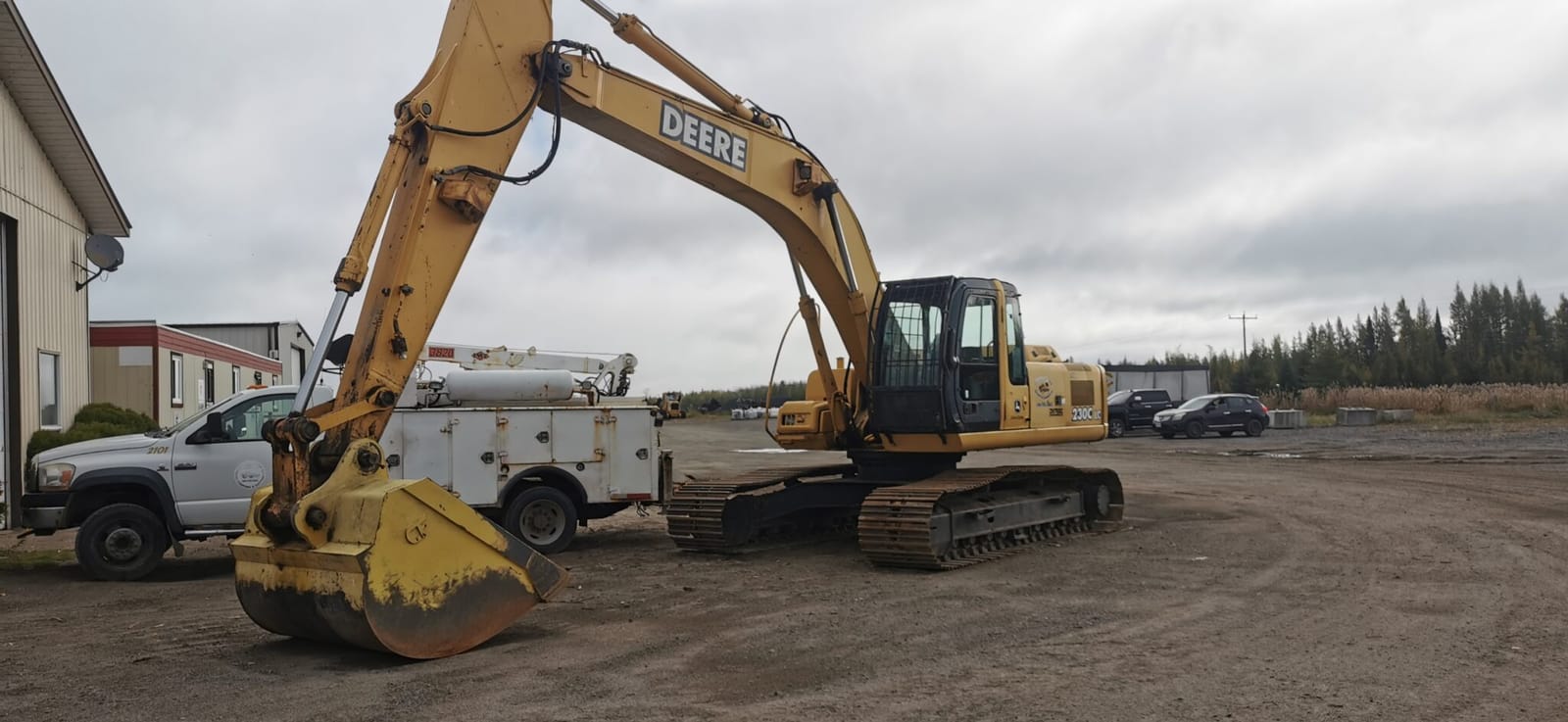 2005 John Deere 230C LC Excavator
