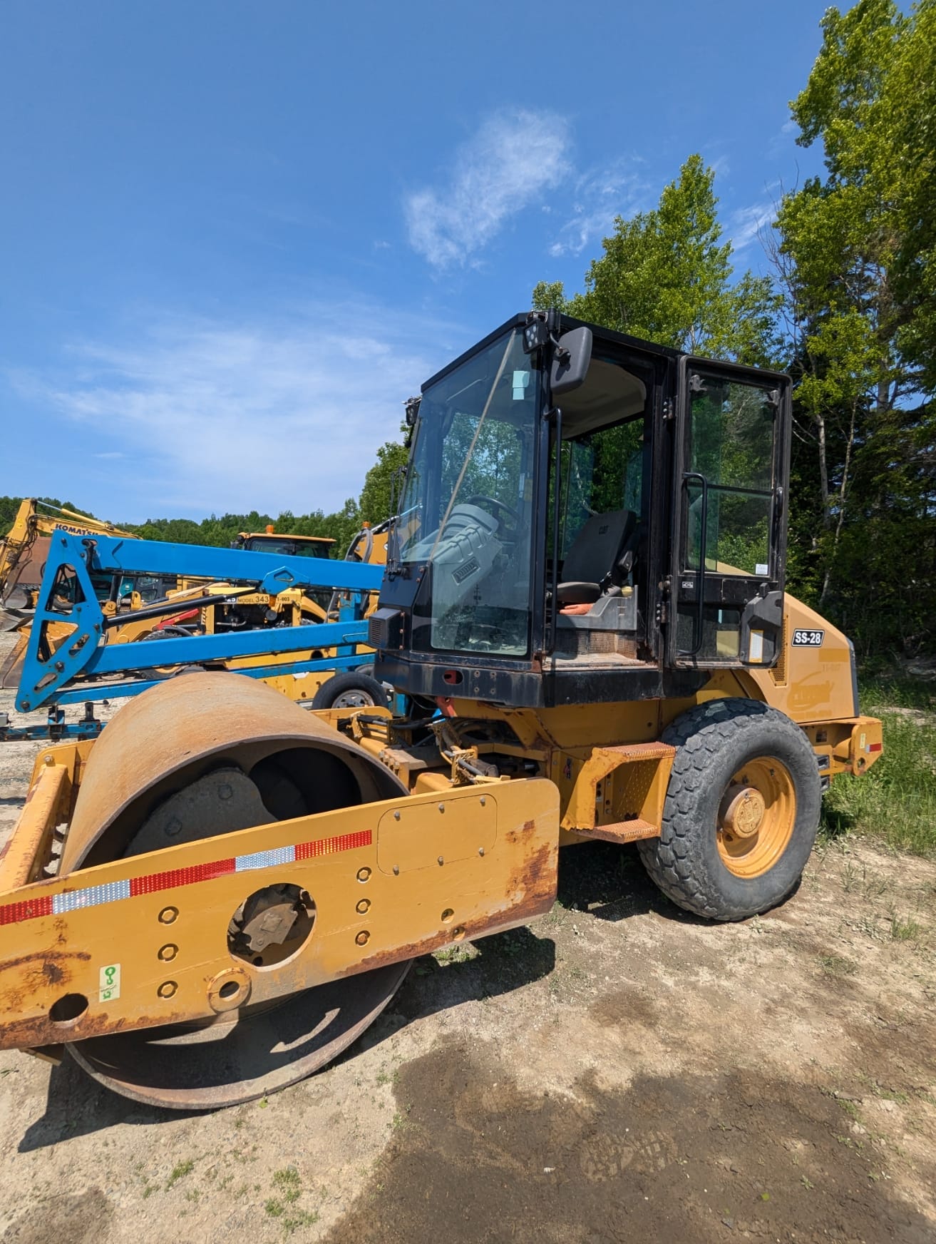 2011 Caterpillar CS44, 66″ Smooth Drum Compactor