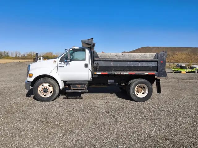 2004 FORD F750 XLT
