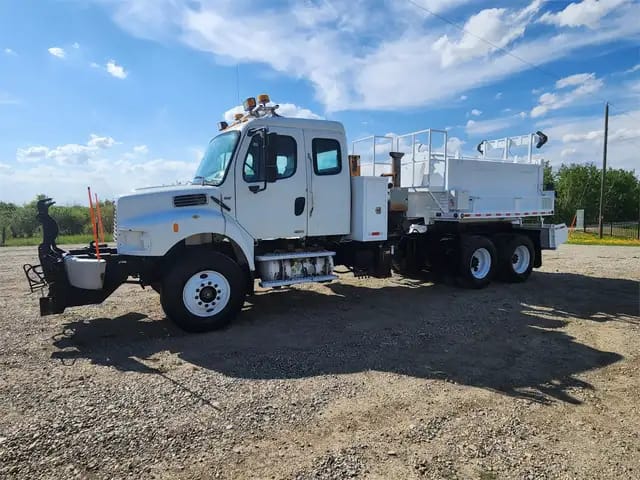 2006 FREIGHTLINER BUSINESS CLASS M2 106