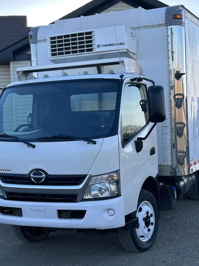 2018 HINO 195