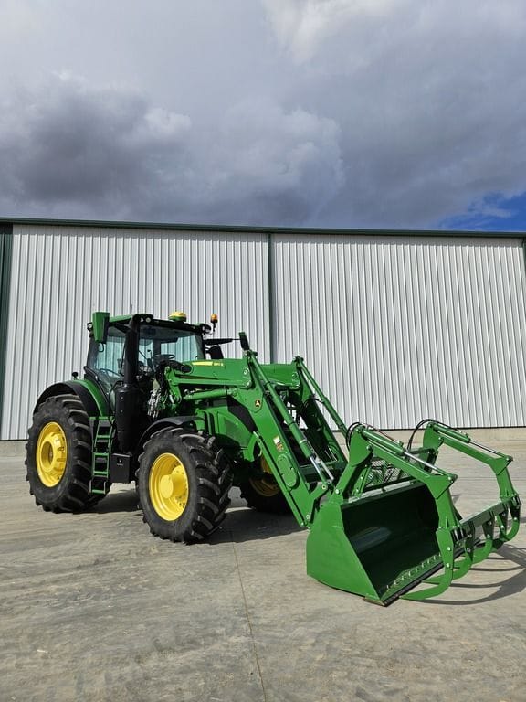 2023 John Deere 6R 230