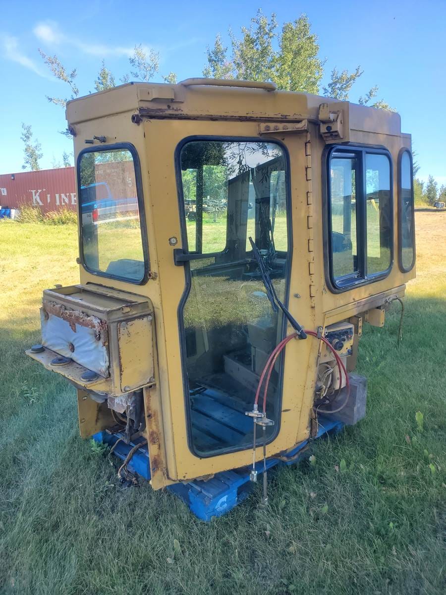 Caterpillar D8N Cab