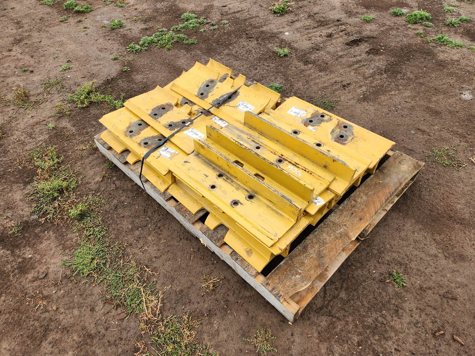 New  Take Off Cat 24 Inch Extreme Service D6  Pads
