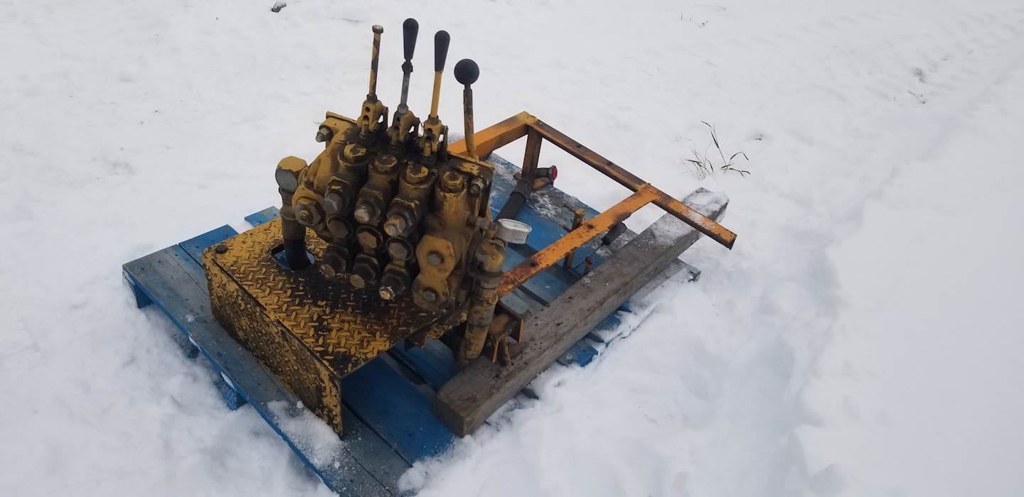 3 Spool Hydraulic Valve off Cat Side Boom