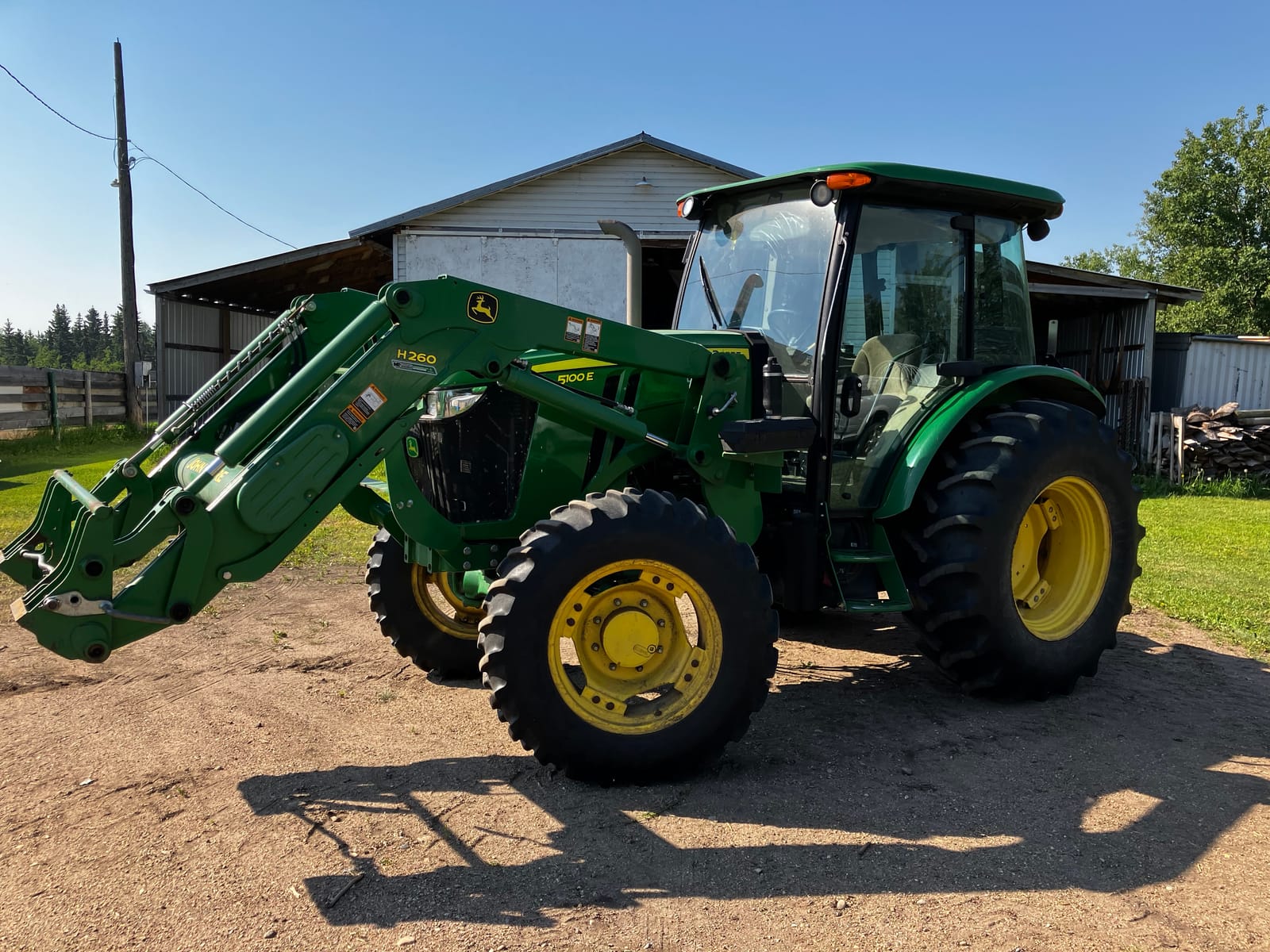 2013 John Deere 5100E Tractor Loader