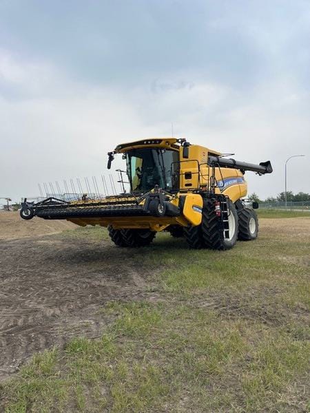 2023 New Holland CR8.90