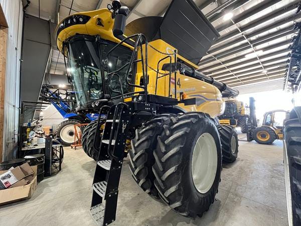 2024 New Holland CR8.90