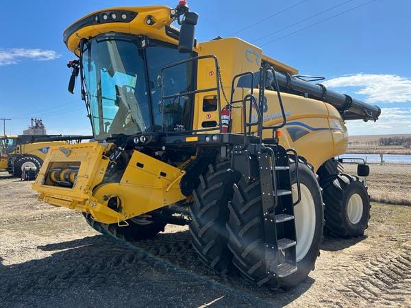 2025 New Holland CR8.90