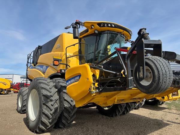 2022 New Holland CR8.90