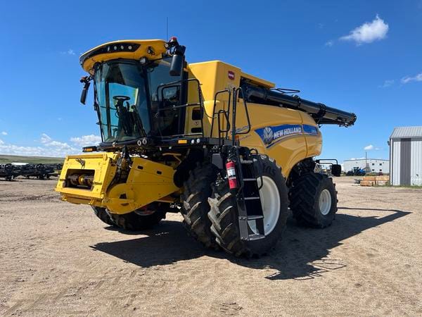 2022 New Holland CR8.90