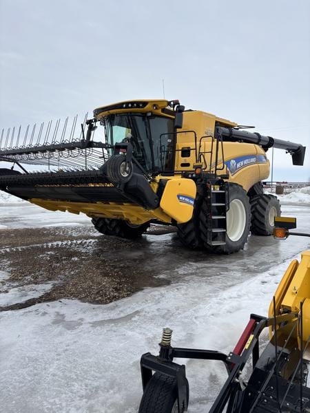 2021 New Holland CR8.90