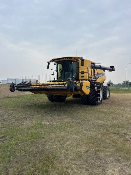 2023 New Holland CR8.90