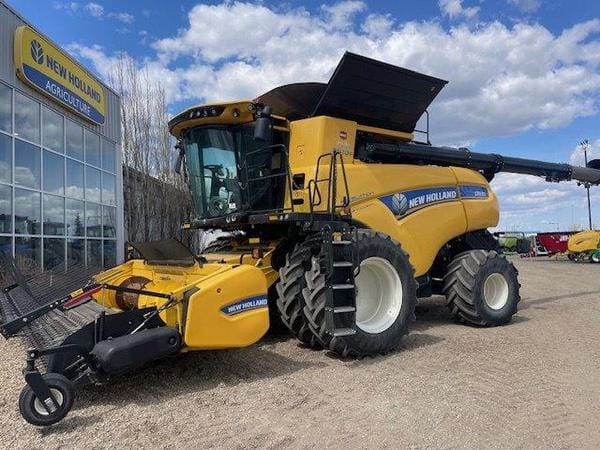 2022 New Holland CR8.90