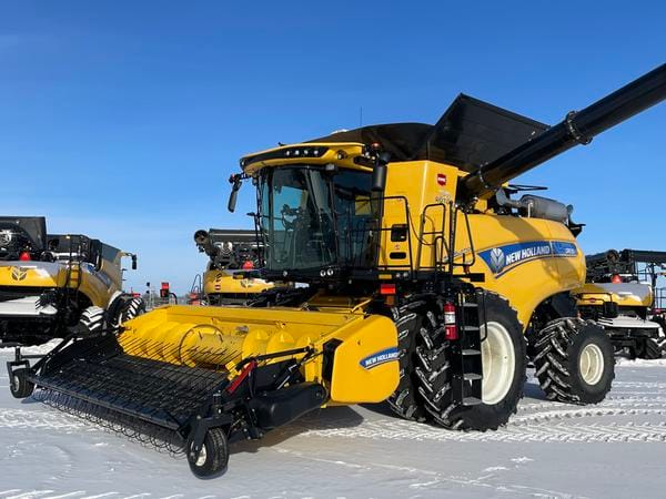 2022 New Holland CR8.90