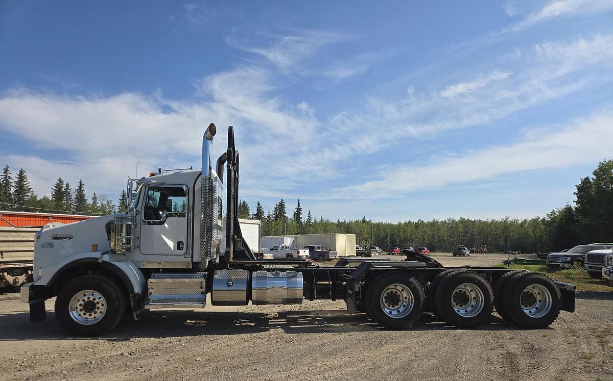2020 Kenworth T800 Day Cab Logging Truck