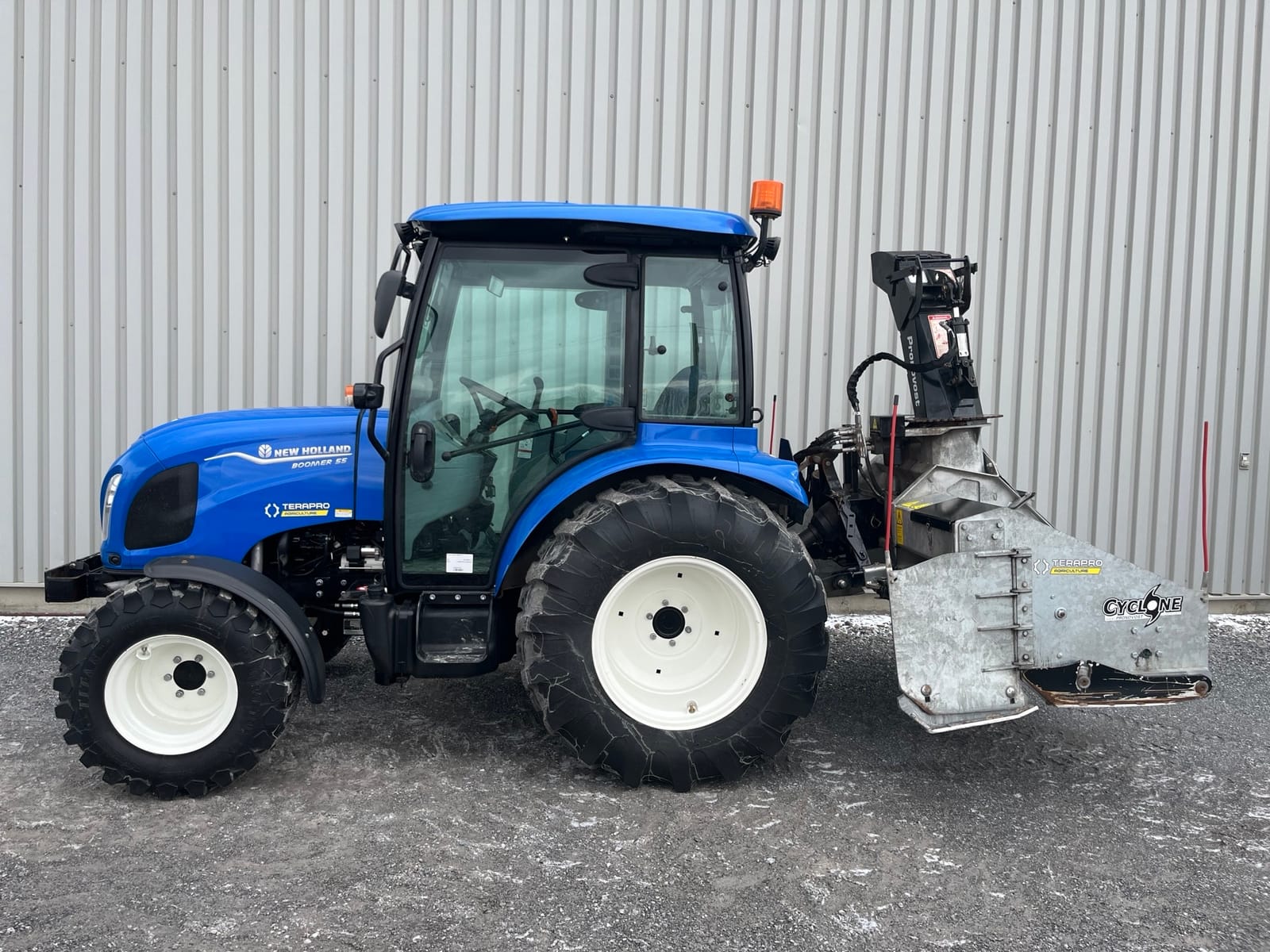 NEW HOLLAND BOOMER 55