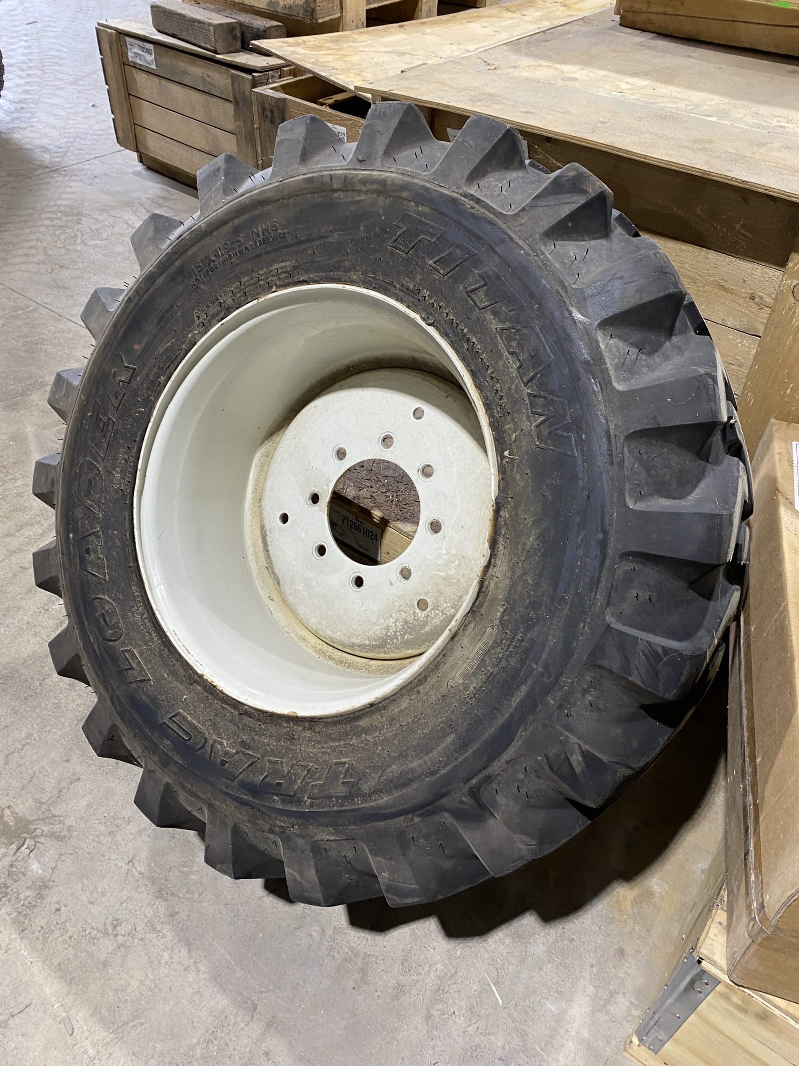 PNEUS TITAN 15 X 19.5