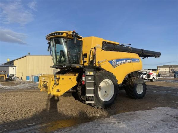 2023 New Holland CR8.90