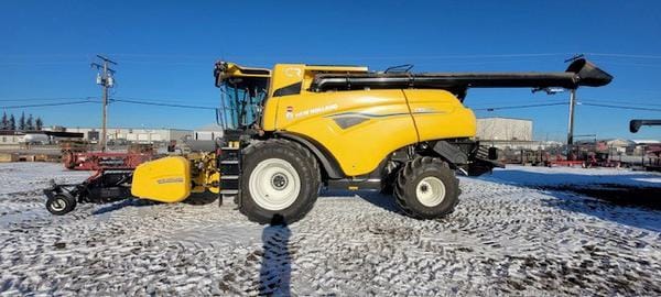 2025 New Holland CR8.90
