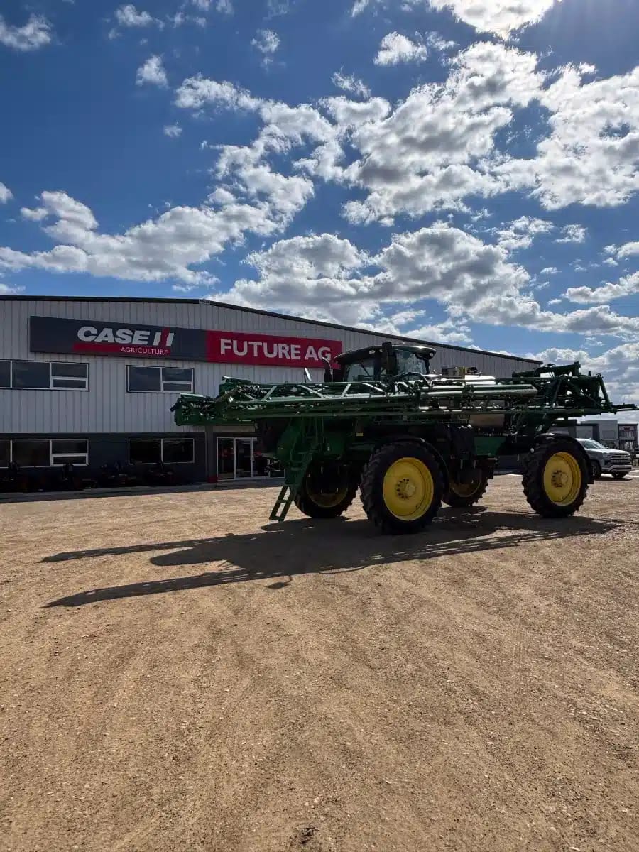 2017 John Deere R4038 Sprayer - Self Propelled