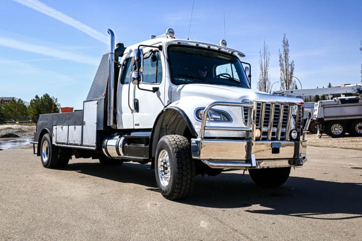 2012 Freightliner M2 106 4×4